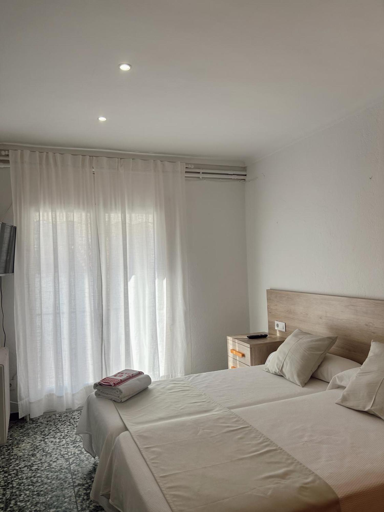 Hostal La Tina El Port De La Selva エクステリア 写真